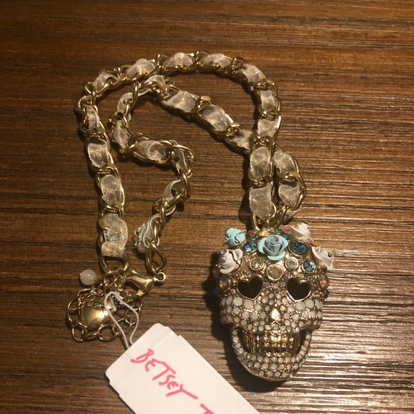 ❌❌SOLD❌❌ Johnson Rhinestone Skull Necklace Ribbon - Picture 6 of 6